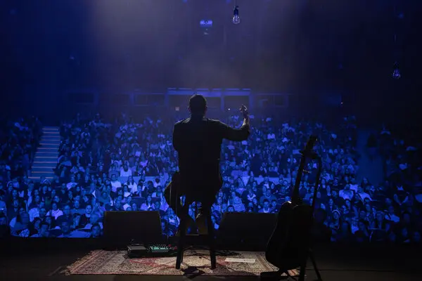 ਮਸ਼ਹੂਰ Singer ਦੇ ਔਰਤਾਂ ਨਾਲ ਨਾਜਾਇਜ਼ ਸਬੰਧ ! ਪਤਨੀ ਨੂੰ ਭੇਜਿਆ ਕਾਨੂੰਨੀ ਨੋਟਿਸ